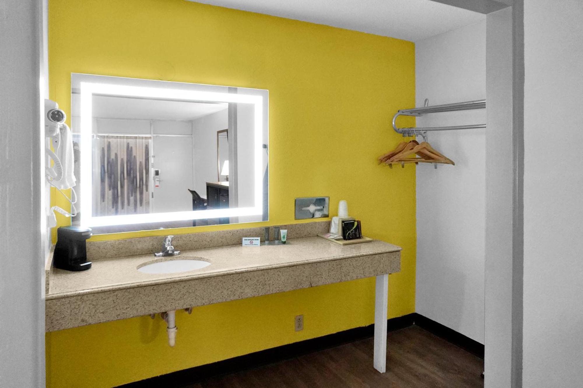 Econo Lodge Carlsbad Eksteriør billede