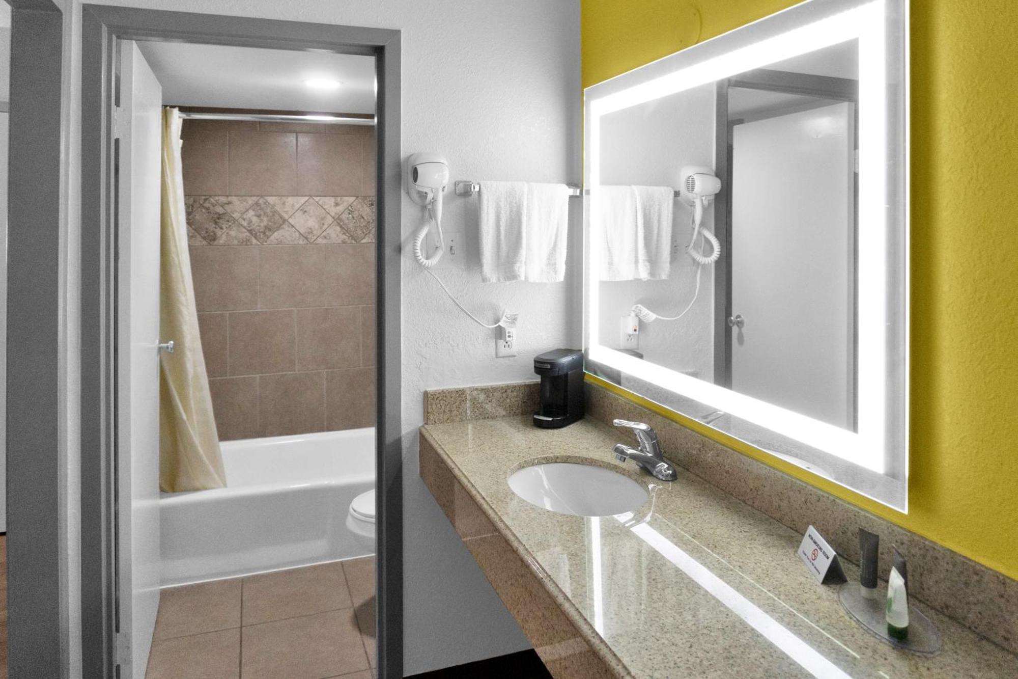 Econo Lodge Carlsbad Eksteriør billede